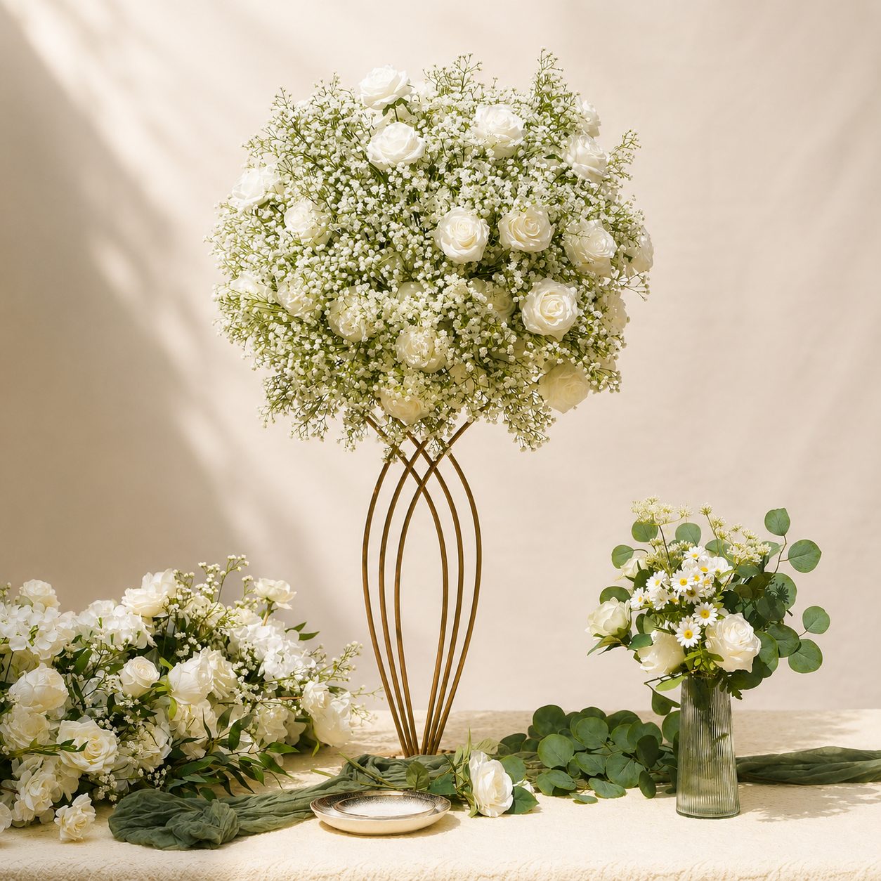 Arrangement floral blanc luxueux pour mariage livré au Maroc