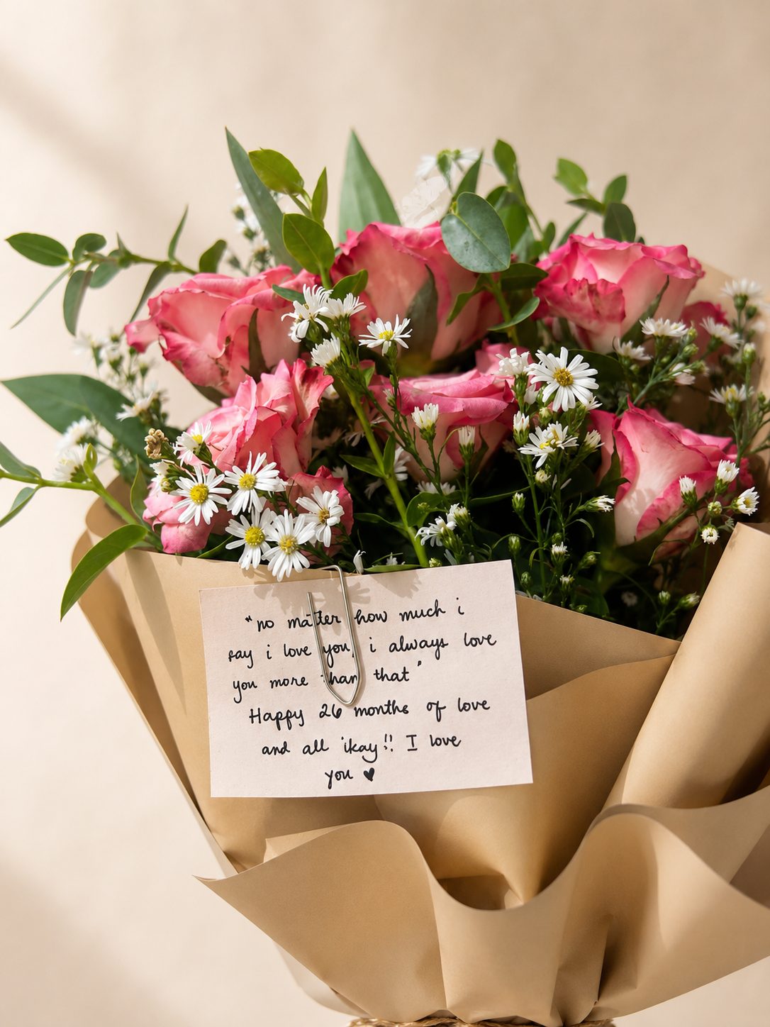 Bouquet romantique avec carte manuscrite livré à Rabat au Maroc